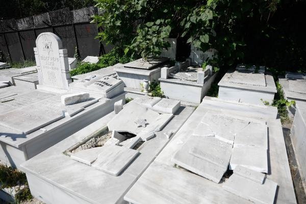 Hasköy Yahudi Mezarlığı'na saldırı: 5 çocuk gözaltına alındı